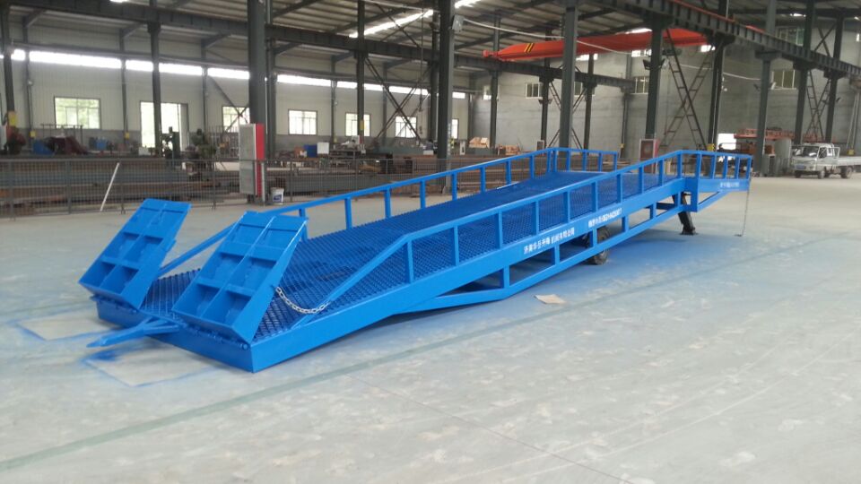 移動(dòng)式登車橋 移動(dòng)式登車橋